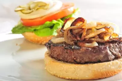 המבורגר ברשת BBB צילום דביר אלמוג