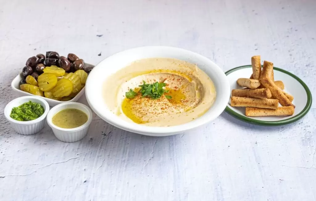 חומוס אליהו קיטו שף_צילום יעל יצחקי - וולט