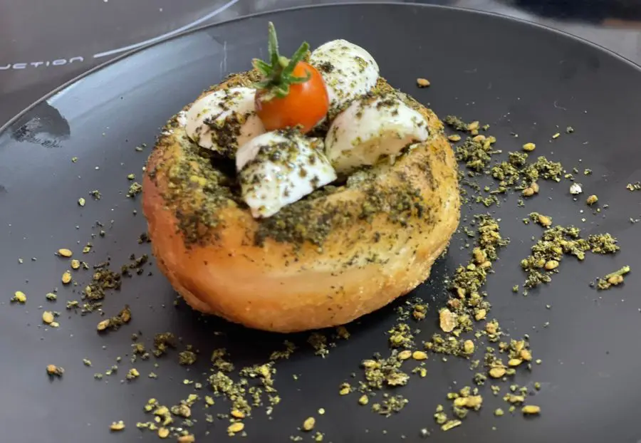 סופגניית לבנה וזעתר צילום שלום אלבז יחסי ציבור 
