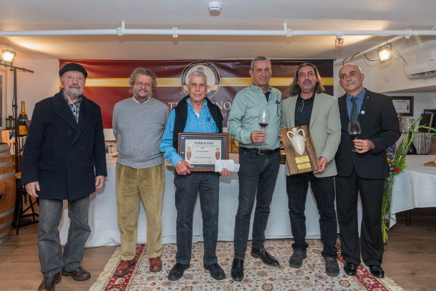זוכה פרס מפעל חיים יאיר מרגלית עם הזוכים משנים קודמות צילום יחסי ציבור