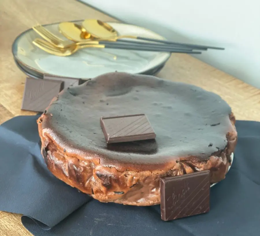 עוגת גבינה שוקולד בסקית מתיו מולר לינדט צילום חול