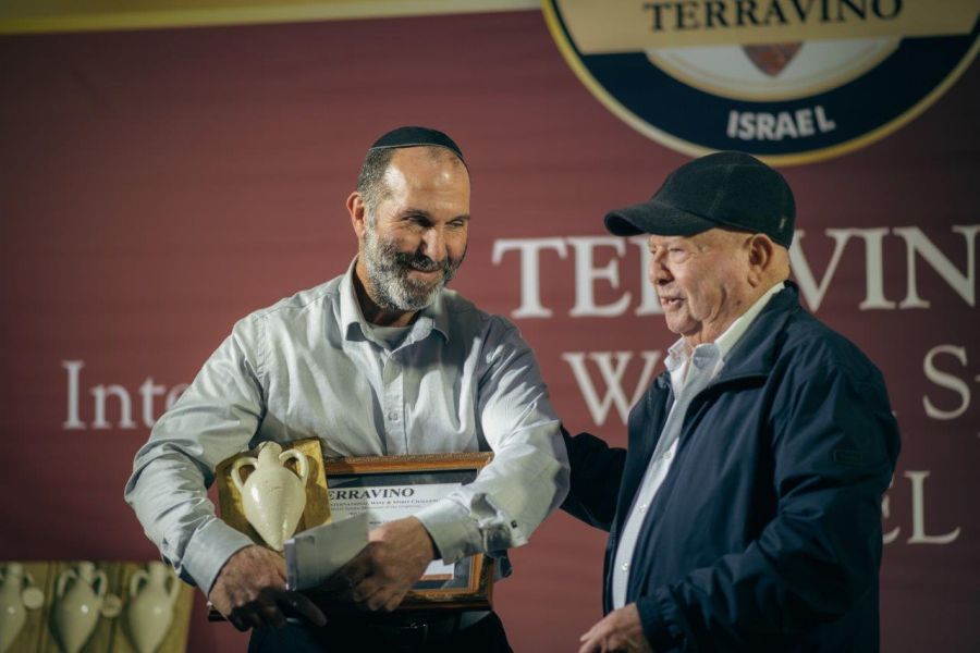 יהודה-כמיסה-ויונתן-תשבי-צילום-איש-הענבים