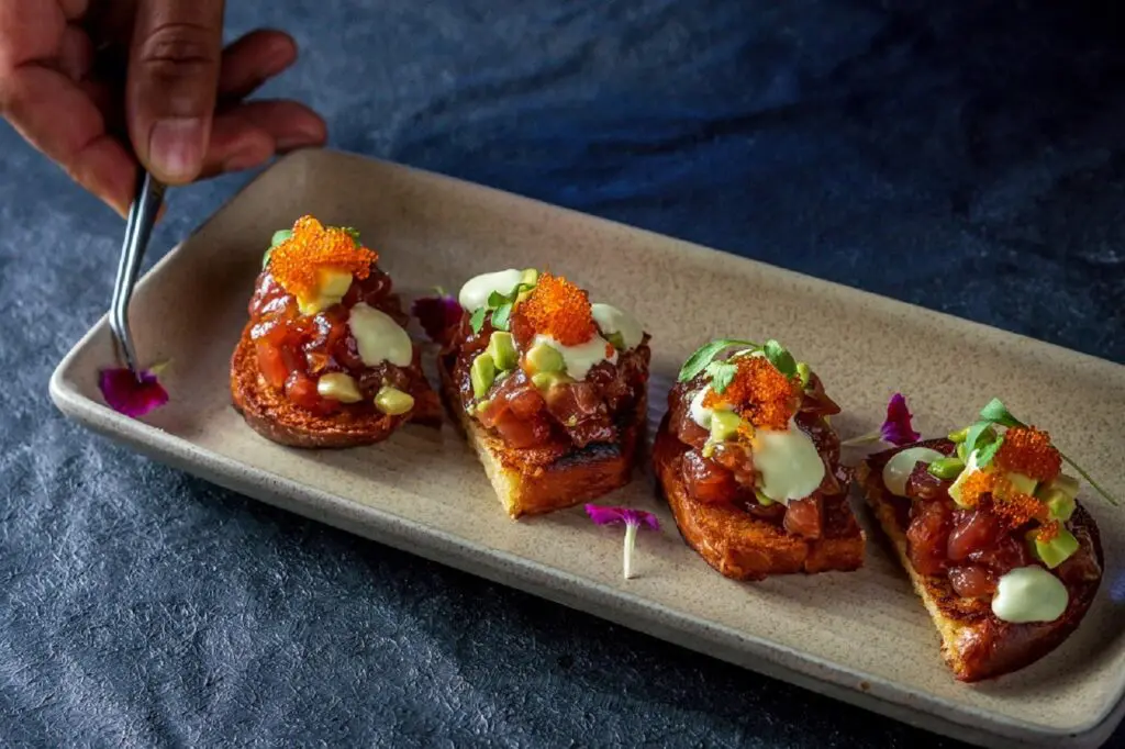 ברוסקטה טונה אדומה, ספיישל וולנטיין במינה טומיי, צילום סטודיו אסף קרלה