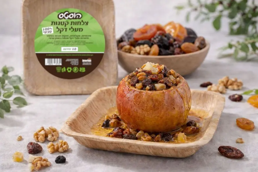 תפוח אפוי במילוי פירות יבשים ואגוזים צילום הוסטס
